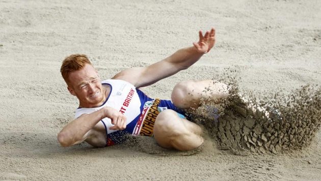Olympijský vítěz ve skoku do dálky z Londýna 2012 a bronzový olympijský medailista z Ria 2016 Greg Rutherford se dostal do britské reprezentace bobistů. Ve čtyřbobu bude bojovat o účast a úspěch na zimních olympijských hrách 2022 v Pekingu. Olympijský vítěz ve skoku do dálky z Londýna 2012 a bronzový olympijský medailista z Ria 2016 Greg Rutherford se dostal do britské reprezentace bobistů. Ve čtyřbobu bude bojovat o účast a úspěch na zimních olympijských hrách 2022 v Pekingu.