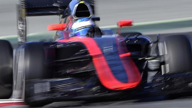 Fernando Alonso s vozem McLaren při testech v Barceloně. Okolnosti nehody španělského jezdce nejsou dodnes zcela jasné. Fernando Alonso s vozem McLaren při testech v Barceloně. Okolnosti nehody španělského jezdce nejsou dodnes zcela jasné.