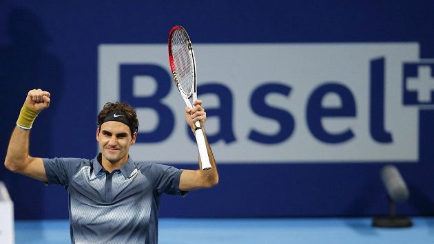 Švýcarský tenista Roger Federer se raduje z postupu do finále turnaje v Basileji. Švýcarský tenista Roger Federer se raduje z postupu do finále turnaje v Basileji.