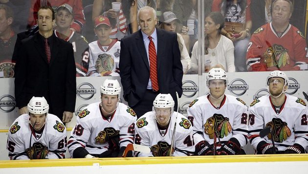 Kouč Chicaga Joel Quenneville (uprostřed) Kouč Chicaga Joel Quenneville (uprostřed)