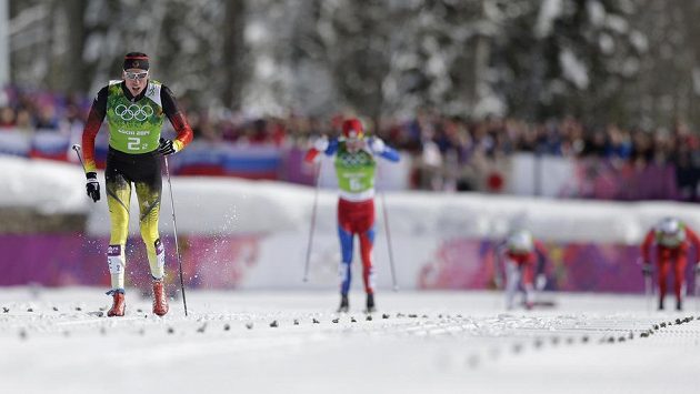 Tim Tscharnke (vlevo) dovezl německý tým v prvním semifinále do cíle na prvním místě. Aleš Razým je hned za ním na druhém místě. Tim Tscharnke (vlevo) dovezl německý tým v prvním semifinále do cíle na prvním místě. Aleš Razým je hned za ním na druhém místě.