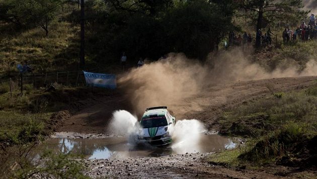 Švédský závodník Pontus Tidemand z továrního týmu Škoda Motorsport s Fabií R5 na trati Argentinské rallye. Ilustrační snímek. Švédský závodník Pontus Tidemand z továrního týmu Škoda Motorsport s Fabií R5 na trati Argentinské rallye. Ilustrační snímek.