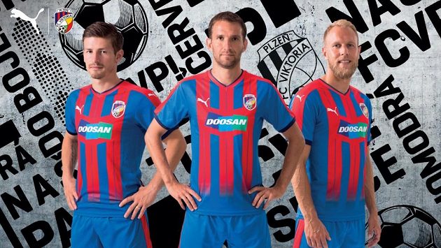 Viktoriáni v nových dresech - zleva Václav Pilař, Marek Bakoš a Daniel Kolář. Viktoriáni v nových dresech - zleva Václav Pilař, Marek Bakoš a Daniel Kolář.