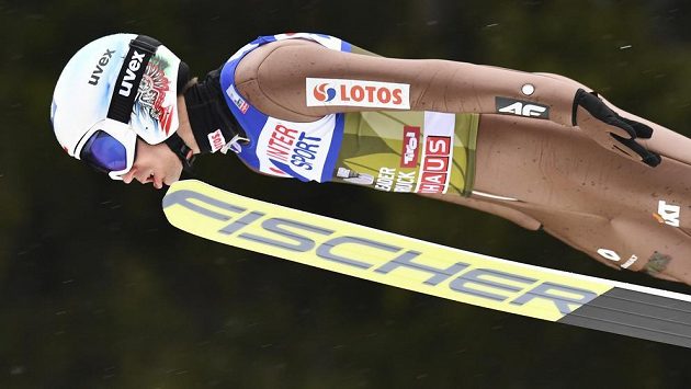 Polský skokan na lyžích Kamil Stoch vyhrál třetí závod Turné čtyř můstků. Polský skokan na lyžích Kamil Stoch vyhrál třetí závod Turné čtyř můstků.