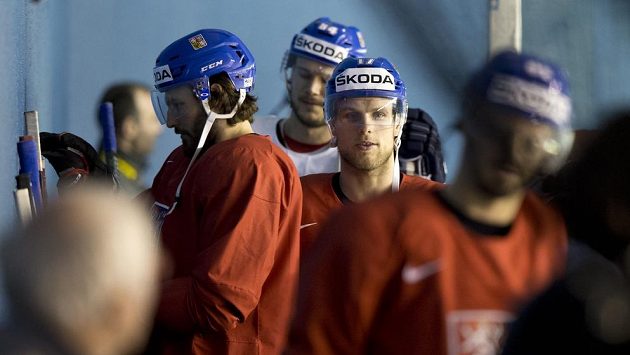 Vladimír Sobotka (uprostřed) přichází na trénink. Vladimír Sobotka (uprostřed) přichází na trénink.
