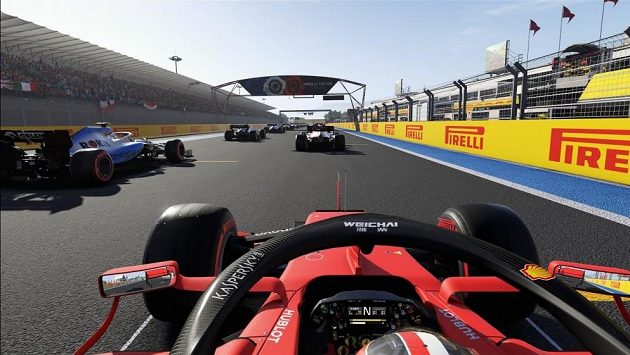 Záběr z kokpitu v populární hře F1 2020. Ilustrační foto Záběr z kokpitu v populární hře F1 2020. Ilustrační foto