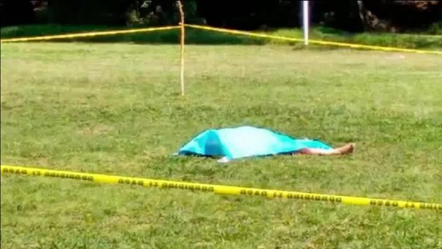 Vyloučený hráč v Mexiku zabil rozhodčího. Vyloučený hráč v Mexiku zabil rozhodčího.