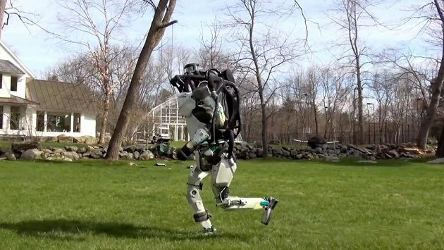 Atlas, robot-atlet už toho začíná umět víc než lidé. Atlas, robot-atlet už toho začíná umět víc než lidé.