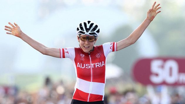 Rakušanka Anna Kiesenhoferová senzačně vyhrála olympijský závod v silniční cyklistice. Rakušanka Anna Kiesenhoferová senzačně vyhrála olympijský závod v silniční cyklistice.