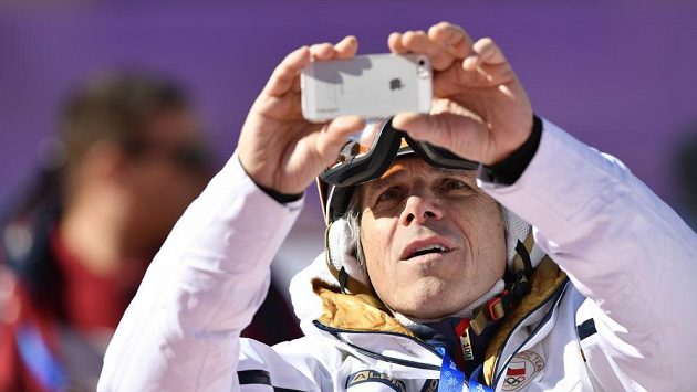 Zpěvák a skladatel Janek Ledecký, otec české reprezentantky Ester Ledecké, pečlivě olympijský závod dokumentoval. Zpěvák a skladatel Janek Ledecký, otec české reprezentantky Ester Ledecké, pečlivě olympijský závod dokumentoval.