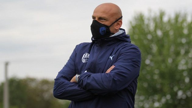 Trenér Plzně Adrian Guľa po dvou měsících koučoval svůj tým. Trenér Plzně Adrian Guľa po dvou měsících koučoval svůj tým.