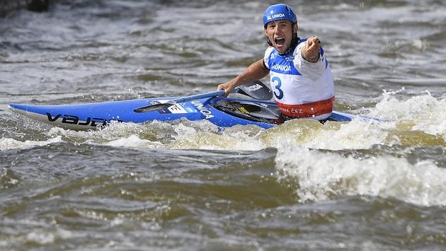 Kajakář Jiří Prskavec suverénně vyhrál pražské finále Světového poháru ve vodním slalomu a obhájil prvenství v seriálu. Kajakář Jiří Prskavec suverénně vyhrál pražské finále Světového poháru ve vodním slalomu a obhájil prvenství v seriálu.