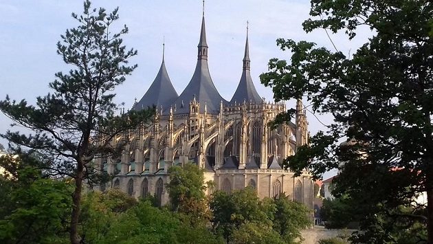 Jak se běhá v Kutné Hoře? Hlavně kolem svaté Barbory. Jak se běhá v Kutné Hoře? Hlavně kolem svaté Barbory.