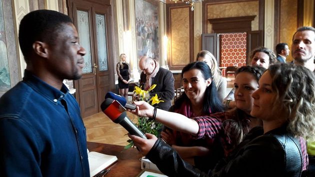 Francis Koné na radnici v Uherském Hradišti. Francis Koné na radnici v Uherském Hradišti.