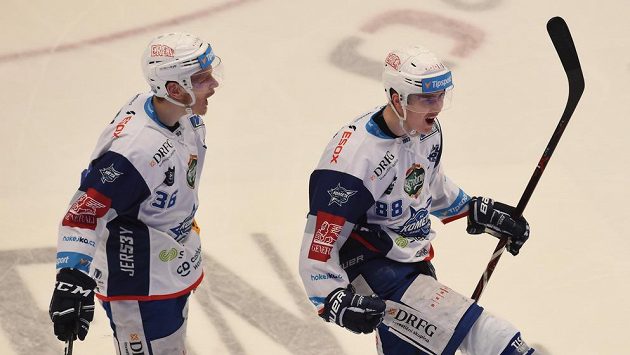 Hokejisté Komety Martin Nečas (vpravo) s Jakubem Krejčíkem (vlevo) se, stejně jako třinecký David Musil, připojí k reprezentaci už před Švédskými hrami. Hokejisté Komety Martin Nečas (vpravo) s Jakubem Krejčíkem (vlevo) se, stejně jako třinecký David Musil, připojí k reprezentaci už před Švédskými hrami.