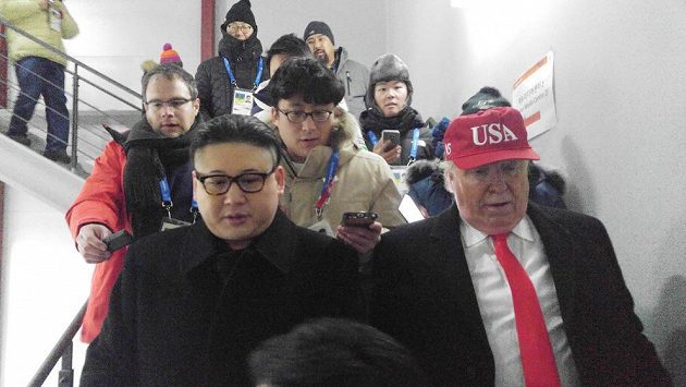 Dvojníci amerického prezidenta Donalda Trumpa a severokorejského vůdce Kim Čong-una vzbudili značné pozdvižení během zahajovacího ceremoniálu olympijských her v Pchjongčchangu. Ochranka je vyvedla. Dvojníci amerického prezidenta Donalda Trumpa a severokorejského vůdce Kim Čong-una vzbudili značné pozdvižení během zahajovacího ceremoniálu olympijských her v Pchjongčchangu. Ochranka je vyvedla.