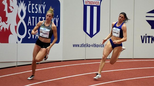Zuzana Hejnová (vpravo) a Sara Petersenová z Dánska na čtvrtce při mítinku v Ostravě. Zuzana Hejnová (vpravo) a Sara Petersenová z Dánska na čtvrtce při mítinku v Ostravě.