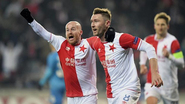 Miroslav Stoch a Jaromír Zmrhal se radují z úvodního gólu Slavie proti Petrohradu. Miroslav Stoch a Jaromír Zmrhal se radují z úvodního gólu Slavie proti Petrohradu.