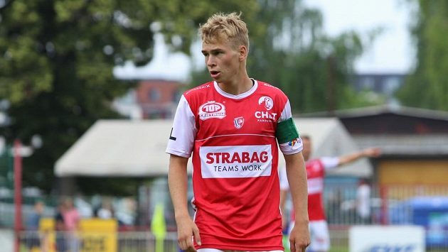 Pardubice?  They play similarly to Slavia, says a reinforcement from Eden.  He runs from Prague by train