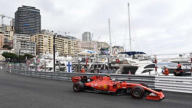 Charles Leclerc během tréninku na domácí velkou cenu. Charles Leclerc během tréninku na domácí velkou cenu.