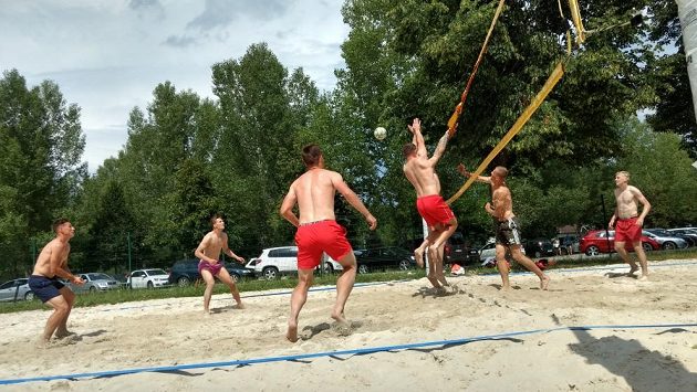 Soustředění v Rakousku si sešívaní zpestřili i plážovým volejbalem. Soustředění v Rakousku si sešívaní zpestřili i plážovým volejbalem.