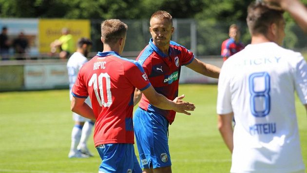 Fotbalisté Plzně na úvod soustředění v Rakousku porazili rumunskou Craiovu. Fotbalisté Plzně na úvod soustředění v Rakousku porazili rumunskou Craiovu.