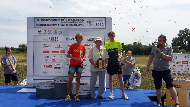 Pavel Kantorek společně s absolutními vítězi - Radkou Churaňovou a Jiřím Čivrným. Pavel Kantorek společně s absolutními vítězi - Radkou Churaňovou a Jiřím Čivrným.
