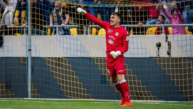 Fotbalový brankář Martin Jedlička v akci. Fotbalový brankář Martin Jedlička v akci.