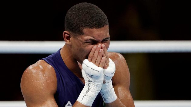 Brazilský boxer Sousa ve finále knokautoval ukrajinského favorita Chyžňaka Brazilský boxer Sousa ve finále knokautoval ukrajinského favorita Chyžňaka