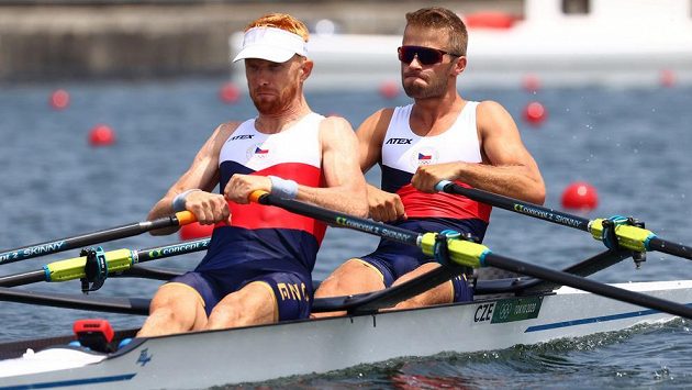 Miroslav Vraštil (vpředu) a Jiří Šimánek na trati semifinále dvojskifu lehkých vah na OH v Tokiu. Miroslav Vraštil (vpředu) a Jiří Šimánek na trati semifinále dvojskifu lehkých vah na OH v Tokiu.