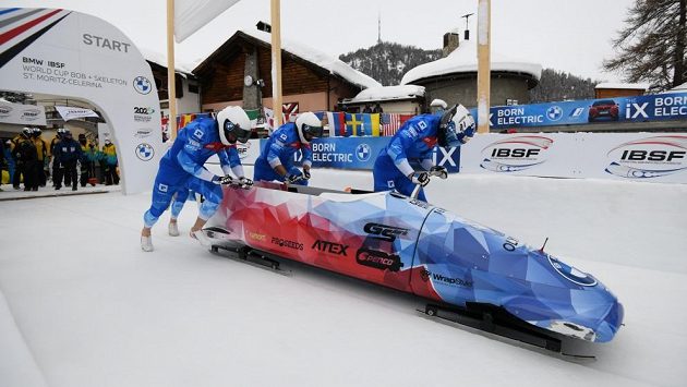 Čtyřbob v sestavě Dominik Dvořák, Dominik Suchý, Jan Šindelář, Jakub Nosek v akci během Světového poháru. Čtyřbob v sestavě Dominik Dvořák, Dominik Suchý, Jan Šindelář, Jakub Nosek v akci během Světového poháru.