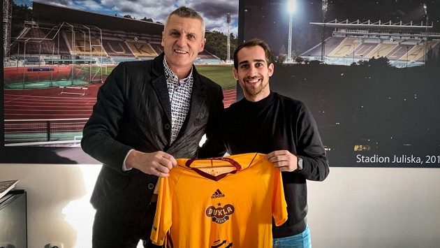 Pablo González (vpravo) zamířil z Dukly na Hanou. Pablo González (vpravo) zamířil z Dukly na Hanou.
