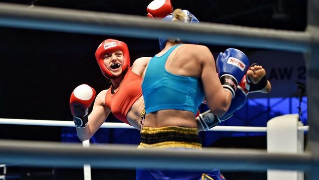 Kickboxerka Sandra Mašková (vlevo) ve finále kategorie do 56 kilogramů porazila Sedu Duygu Aygunovou z Turecka 3:0 na body a získala zlatou medaili. Kickboxerka Sandra Mašková (vlevo) ve finále kategorie do 56 kilogramů porazila Sedu Duygu Aygunovou z Turecka 3:0 na body a získala zlatou medaili.