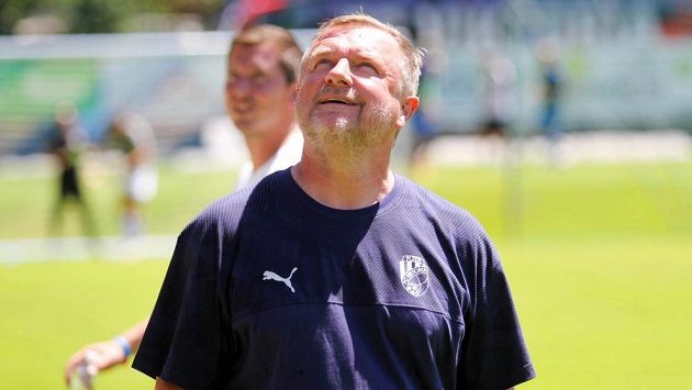 Kouč fotbalové Plzně Pavel Vrba během tréninku v rakouském Westendorfu. Kouč fotbalové Plzně Pavel Vrba během tréninku v rakouském Westendorfu.