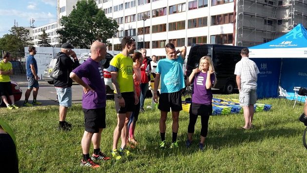 Lidé si přišli zaběhat s Jakubem Holušou, halovým mistrem Evropy na 1500 metrů. Lidé si přišli zaběhat s Jakubem Holušou, halovým mistrem Evropy na 1500 metrů.