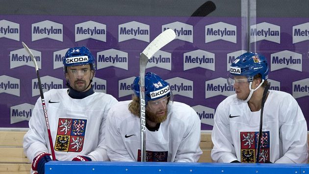 Tomáš Plekanec, Jakub Voráček a David Pastrňák na dopoledním rozbruslení před utkáním proti Finsku. Tomáš Plekanec, Jakub Voráček a David Pastrňák na dopoledním rozbruslení před utkáním proti Finsku.