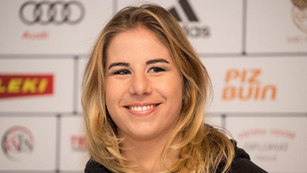 Snowboardistka a lyžařka Ester Ledecká na tiskové konferenci. Snowboardistka a lyžařka Ester Ledecká na tiskové konferenci.