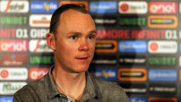 Brit Chris Froome na tiskové konferenci v Izraeli. Brit Chris Froome na tiskové konferenci v Izraeli.