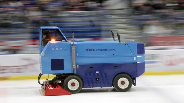 Začátek zápasu utkání 38. kola hokejové extraligy mezi HC Vítkovice Ridera a HC Bílí Tygři Liberec se zpozdil o 30 minut kvůli poruše rolby. Začátek zápasu utkání 38. kola hokejové extraligy mezi HC Vítkovice Ridera a HC Bílí Tygři Liberec se zpozdil o 30 minut kvůli poruše rolby.