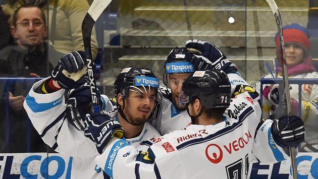 Vítkovičtí hokejisté slaví gól proti Spartě v utkání 42. kola Tipsport extraligy. Vítkovičtí hokejisté slaví gól proti Spartě v utkání 42. kola Tipsport extraligy.