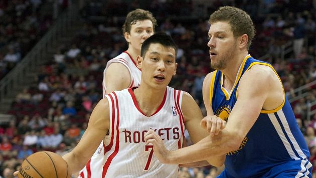 Jeden z nejlepších výkonů v dresu vítězů předvedl Jeremy Lin (vlevo). Jeden z nejlepších výkonů v dresu vítězů předvedl Jeremy Lin (vlevo).
