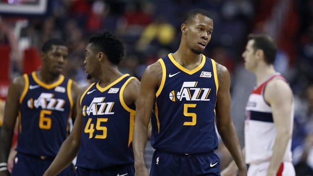 Rodney Hood (5) z Utahu Jazz v duelu s Washingtonem. Rodney Hood (5) z Utahu Jazz v duelu s Washingtonem.