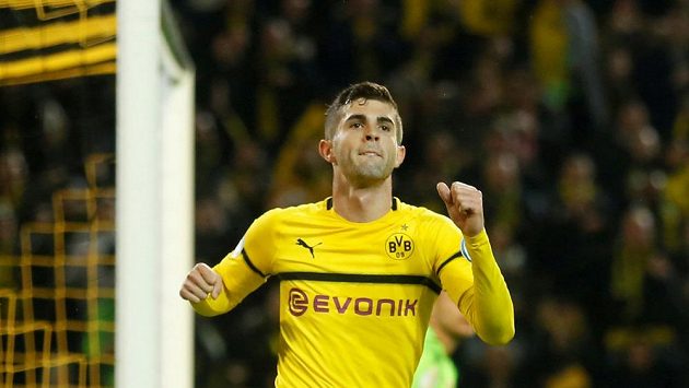 Christian Pulišič přestupuje do Chelsea, ještě na jaře však bude působit v Dortmundu. Christian Pulišič přestupuje do Chelsea, ještě na jaře však bude působit v Dortmundu.
