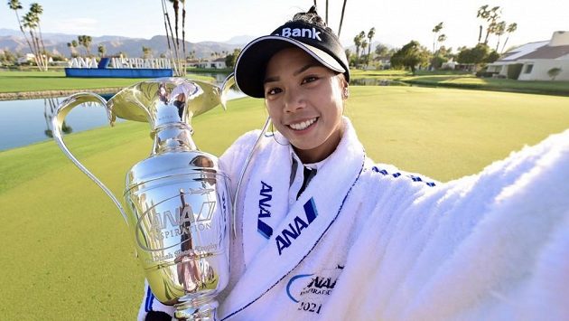Thajská golfistka Patty Tavatanakitová v akci na turnaji ANA Inspirations v Rancho Mirage. Thajská golfistka Patty Tavatanakitová v akci na turnaji ANA Inspirations v Rancho Mirage.