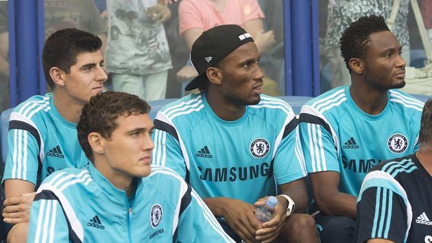 Didier Drogba (uprostřed) ukončil reprezentační kariéru. Didier Drogba (uprostřed) ukončil reprezentační kariéru.