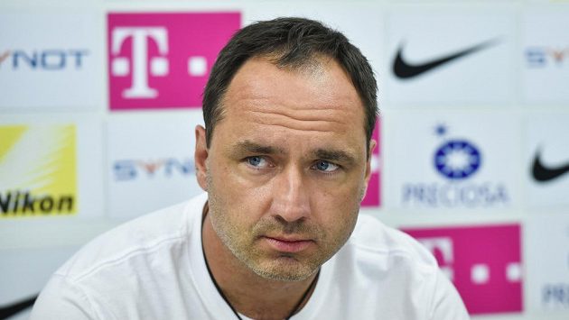 Trenér Slovanu Liberec Jindřich Trpišovský na čtvrteční tiskové konferenci. Trenér Slovanu Liberec Jindřich Trpišovský na čtvrteční tiskové konferenci.