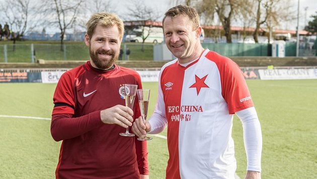 Tomáš Hübschman (vlevo) a Stanislav Vlček během Silvestrovského derby internacionálů. Tomáš Hübschman (vlevo) a Stanislav Vlček během Silvestrovského derby internacionálů.