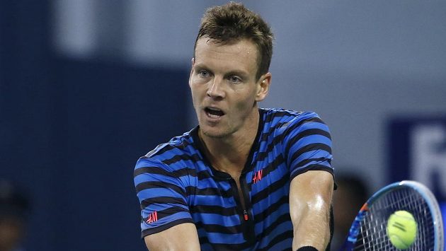 Český tenista Tomáš Berdych ve čtvrtfinálovém zápase s Andym Murraym. Český tenista Tomáš Berdych ve čtvrtfinálovém zápase s Andym Murraym.