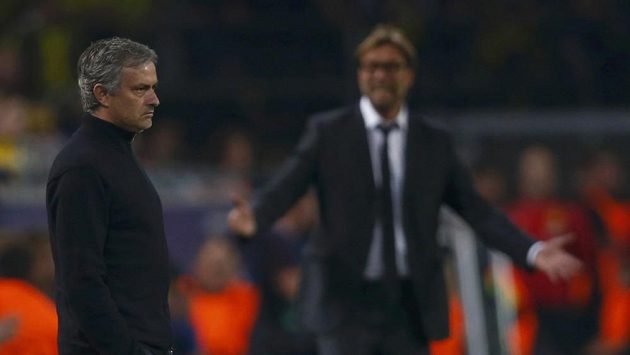 Kouč Realu Jose Mourinho neměl v Dortmundu důvod k radosti. Naopak trenér Borussie Jürgen Klopp jásal. Kouč Realu Jose Mourinho neměl v Dortmundu důvod k radosti. Naopak trenér Borussie Jürgen Klopp jásal.