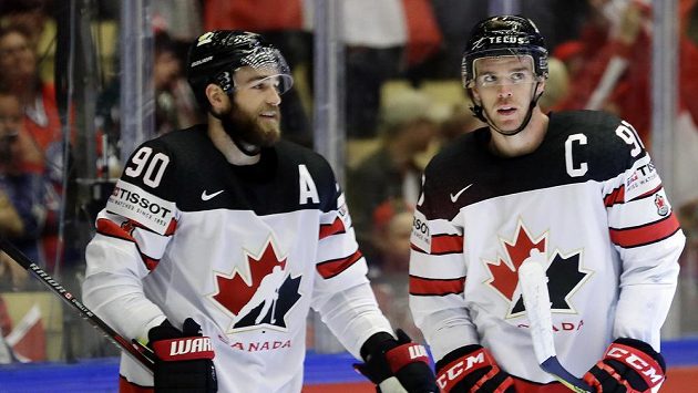Kanadští hokejisté Connor McDavid (vlevo) a Ryan O´Reilly po vstřelené brance proti Norsku. Kanadští hokejisté Connor McDavid (vlevo) a Ryan O´Reilly po vstřelené brance proti Norsku.